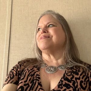 Meet your Posher, Delia